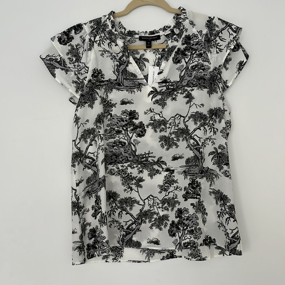 NWT Banana Republic Black and White Blouse size Medium